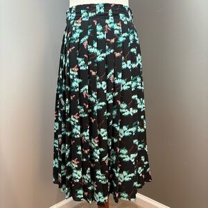 J Crew Pleated Midi Skirt Sz 4 Black Bee Floral Print Preppy Classy & lil Sassy